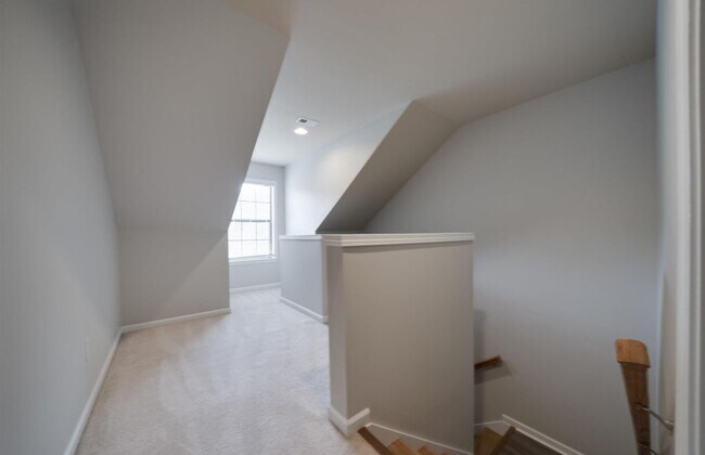 Building Photo - 304 Amber Ln