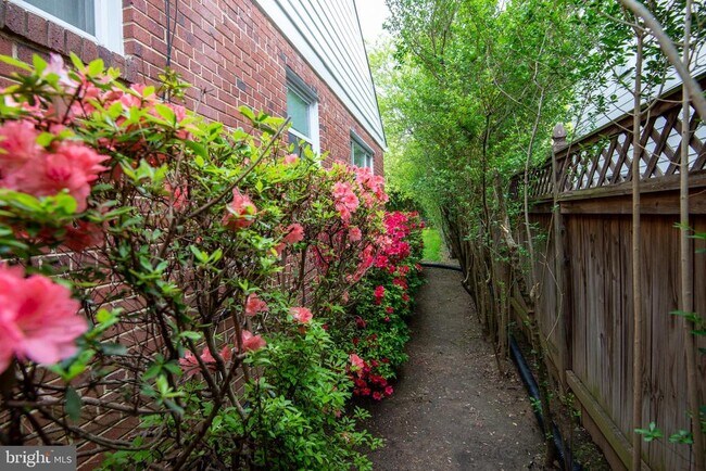 Building Photo - 5107 Bradley Blvd