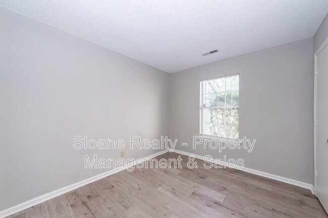 Building Photo - 5161 Eastway St