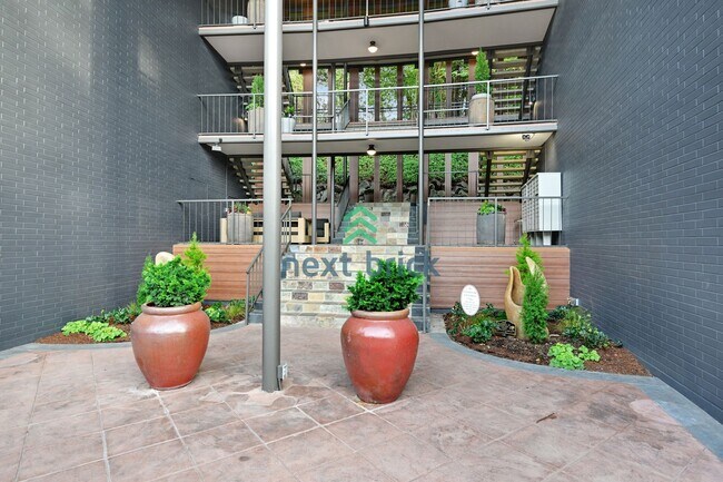 Building Photo - Beautiful home with 2 beds and 1 bath for ...