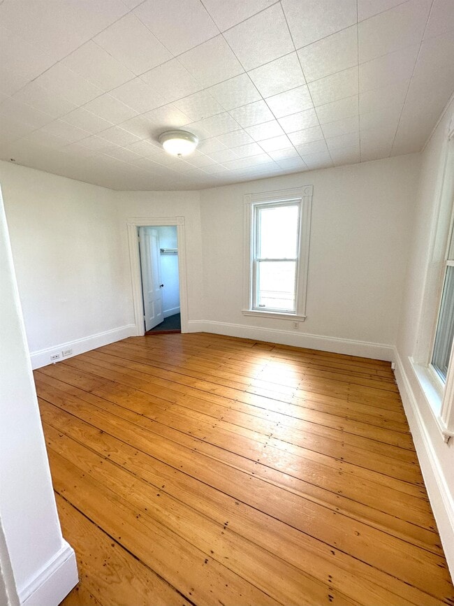 Building Photo - 30 Hall St