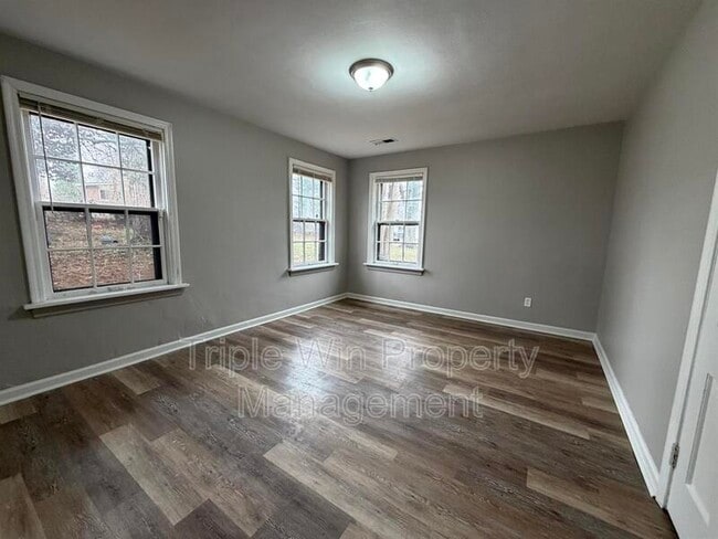 Building Photo - 520 Hentschel Pl