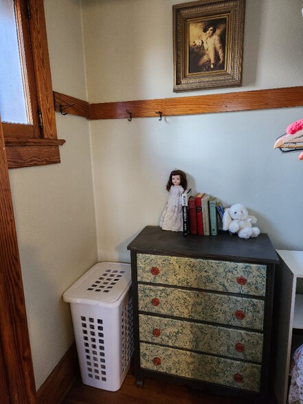 Building Photo - 714 E 17th St