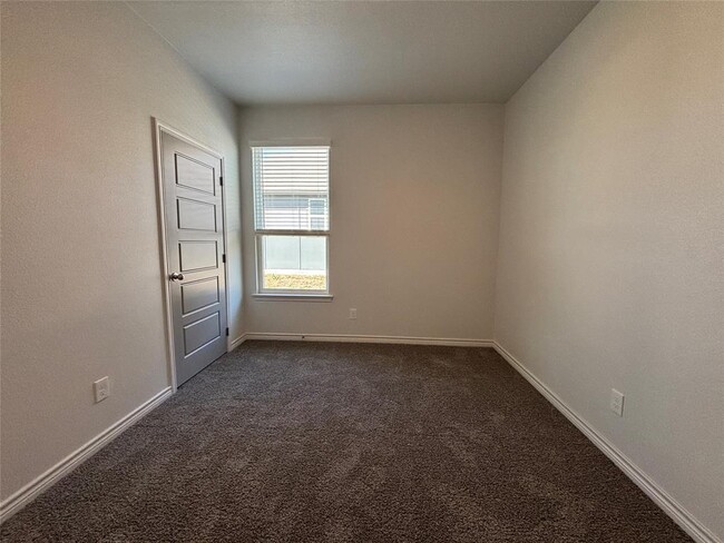 Building Photo - 722 Freedom Cir