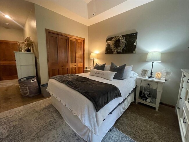 Building Photo - 27 5th St