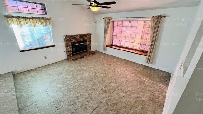 Building Photo - 3 bedroom/ 2 bathroom home located near Old River Rd/ White Ln