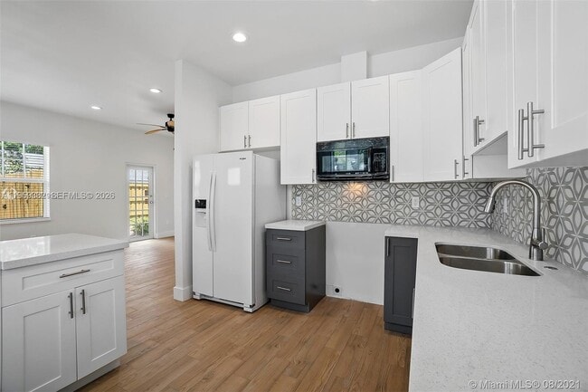 Building Photo - 711 N L St