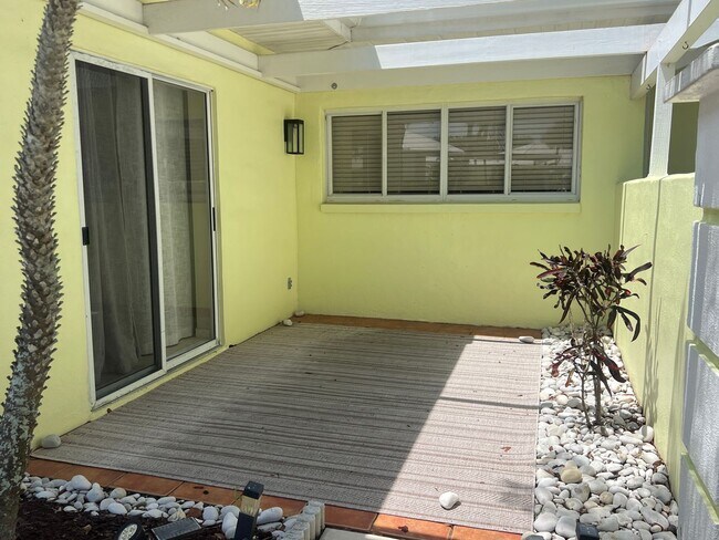 Building Photo - 310 Wexford Terrace