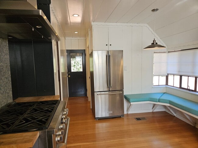 Building Photo - Stunning 1 Bed 1.5 Bath Naglee Park Home W...