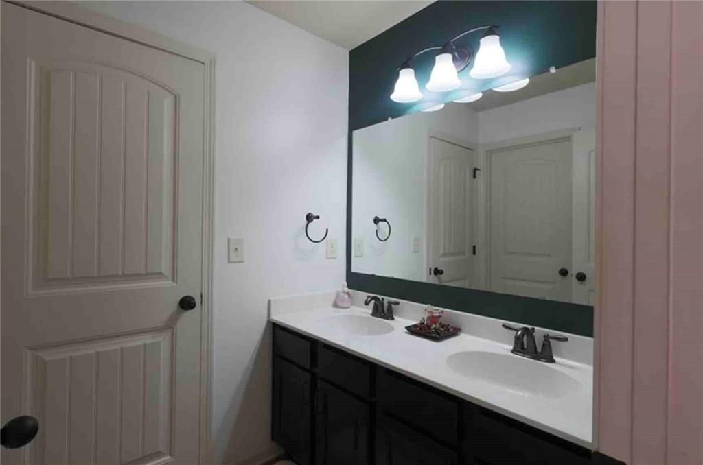Building Photo - 3125 Pleasant Valley Trail