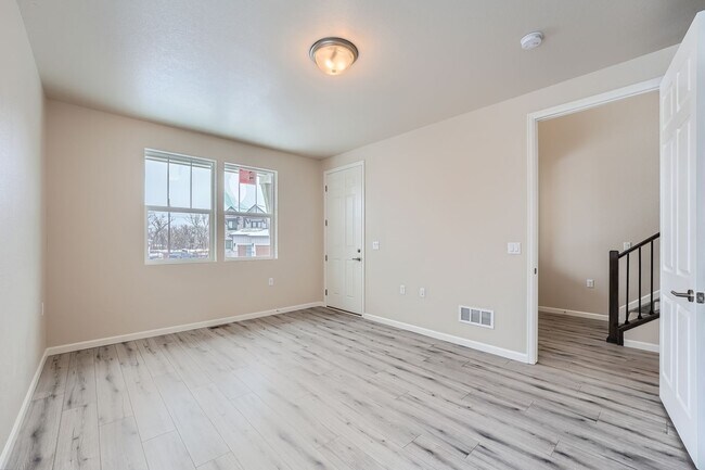 Building Photo - 1021 Turnberry Cir