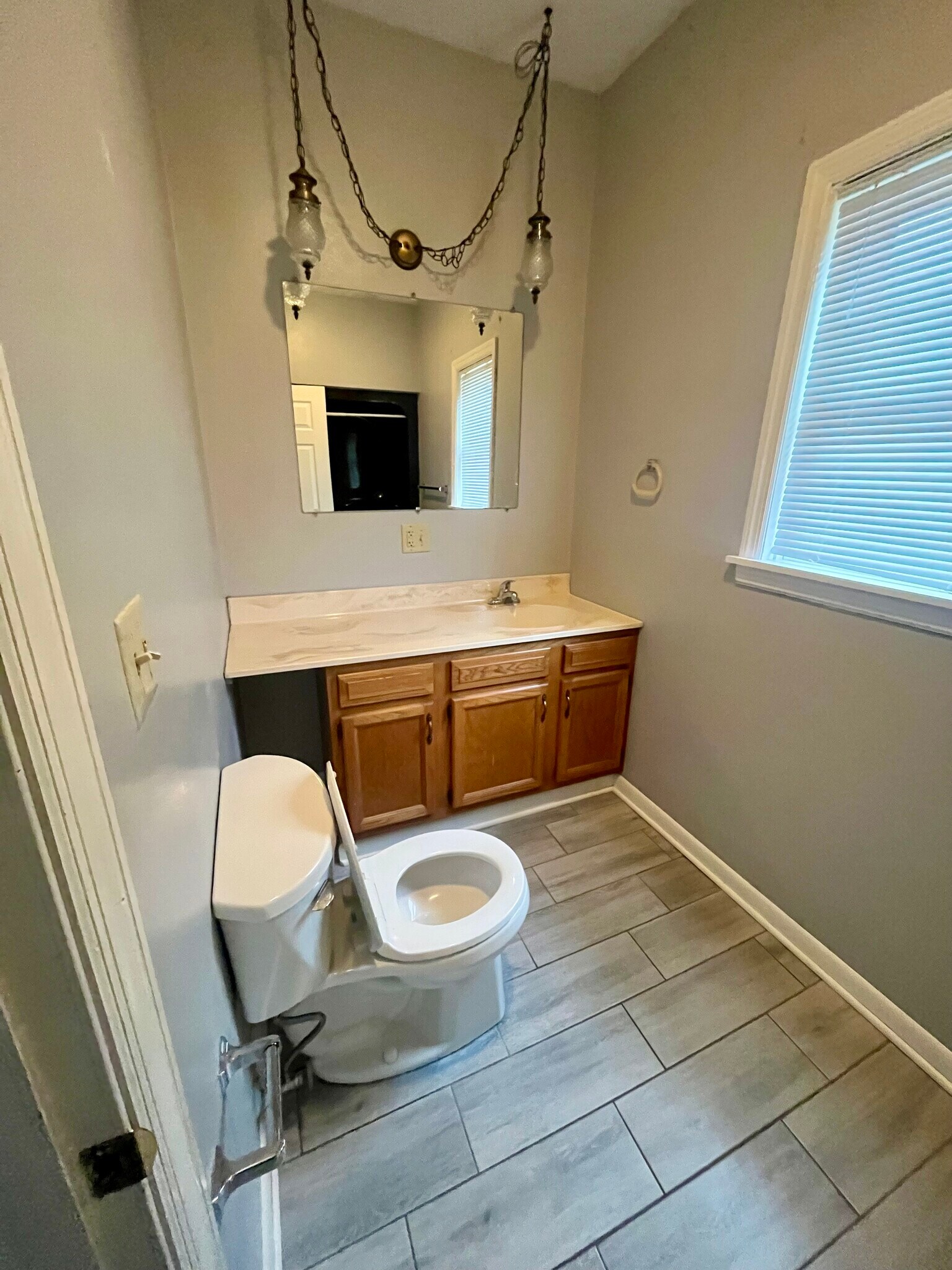 Bathroom - 2422 Ligonier St