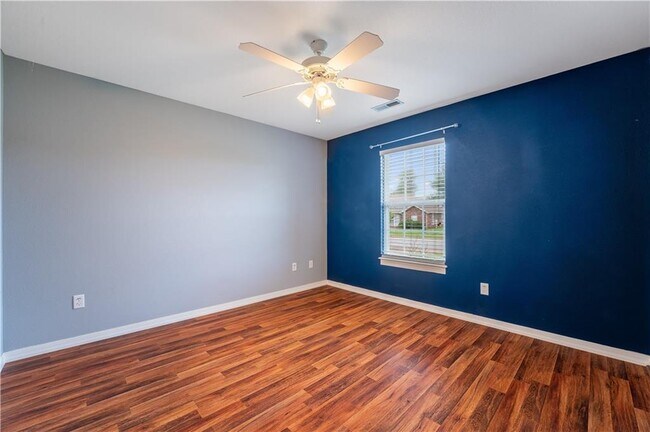 Building Photo - 3509 SW Carriageway Ave