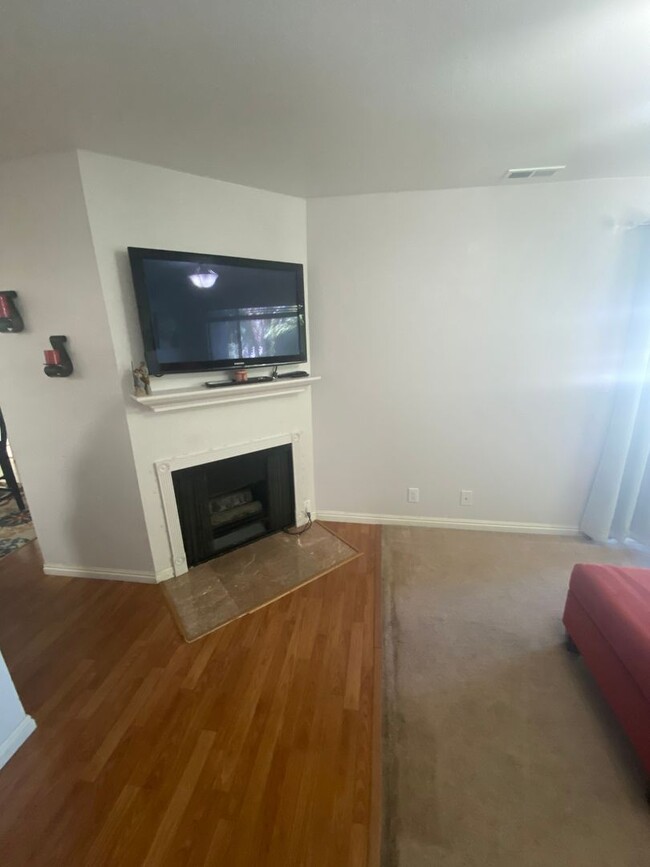 Building Photo - GET $500 OFF FIRST MONTHS RENT!