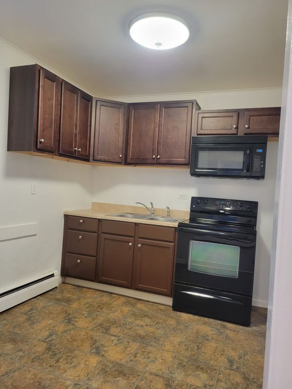 Building Photo - 1024 N High St