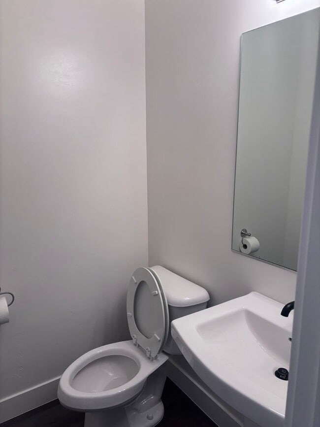 Building Photo - 3 bed | 2.5 bath single story with office