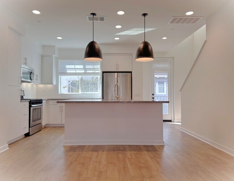 Kitchen Island - 2729 Sunrise Way
