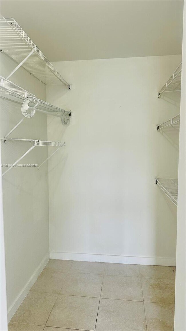 Building Photo - 20825 NE 8th Ct