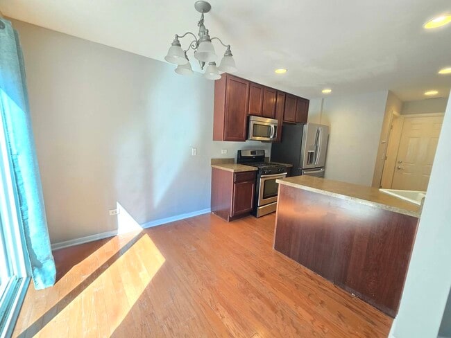 Building Photo - 337 Devoe Dr