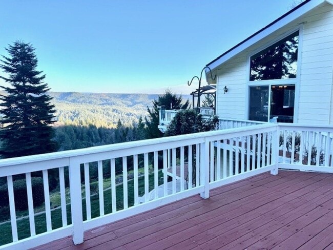 Building Photo - Beautiful Fully Furnished Studio Apartment with Long Range Views