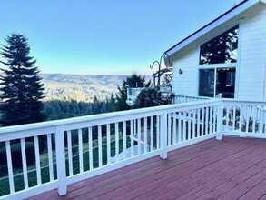 Building Photo - Beautiful Fully Furnished Studio Apartment with Long Range Views