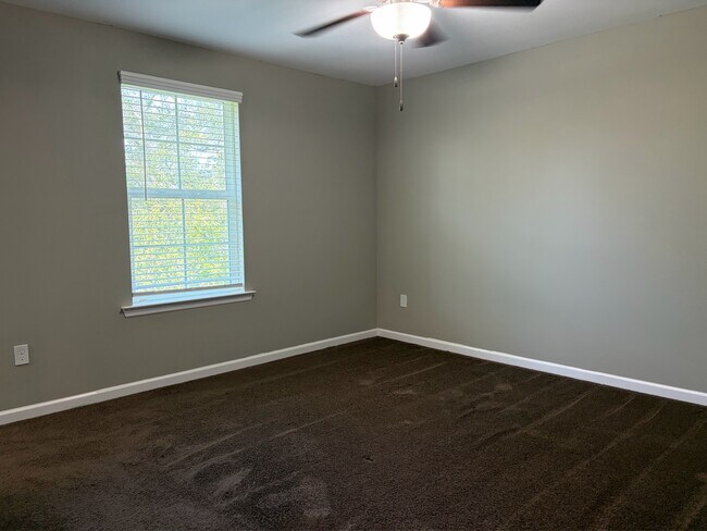 Building Photo - 2206 Cedarbrook Ct