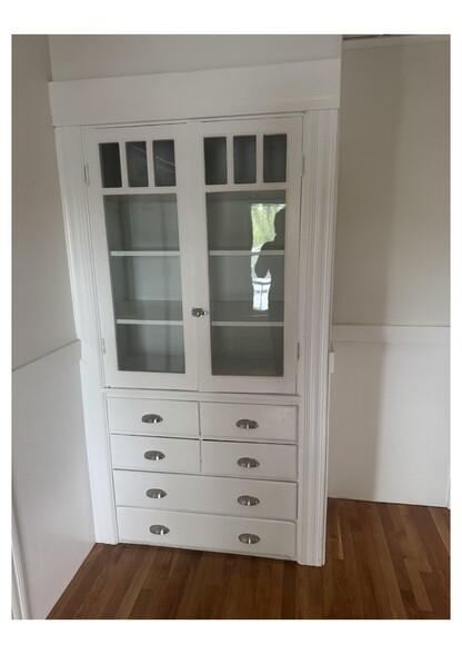Hutch in dining room - 994 Somerville St