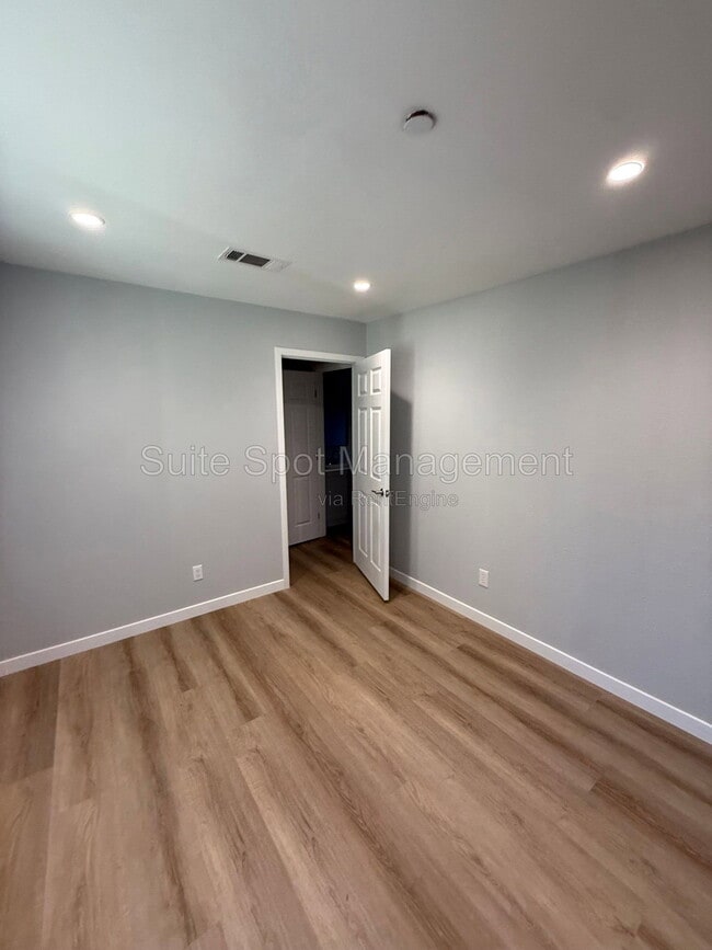 Building Photo - 2206 Conquista Ave
