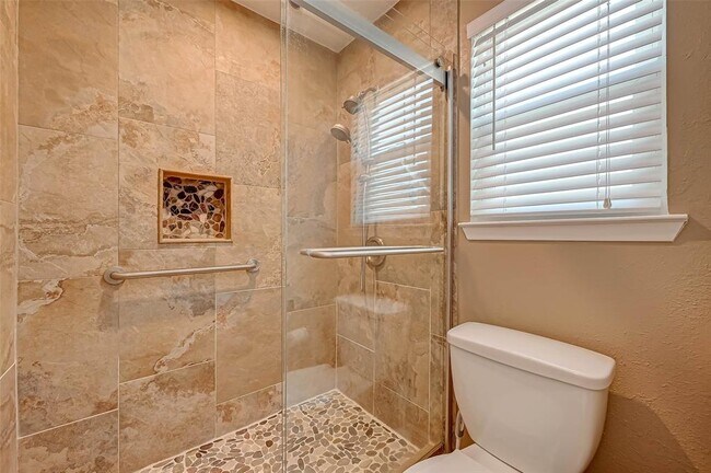 Building Photo - 502 Birdsong Dr