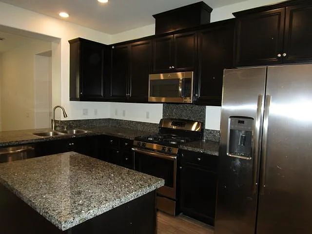 Building Photo - Beautiful Valencia Townhome in Desirable West Creek Community