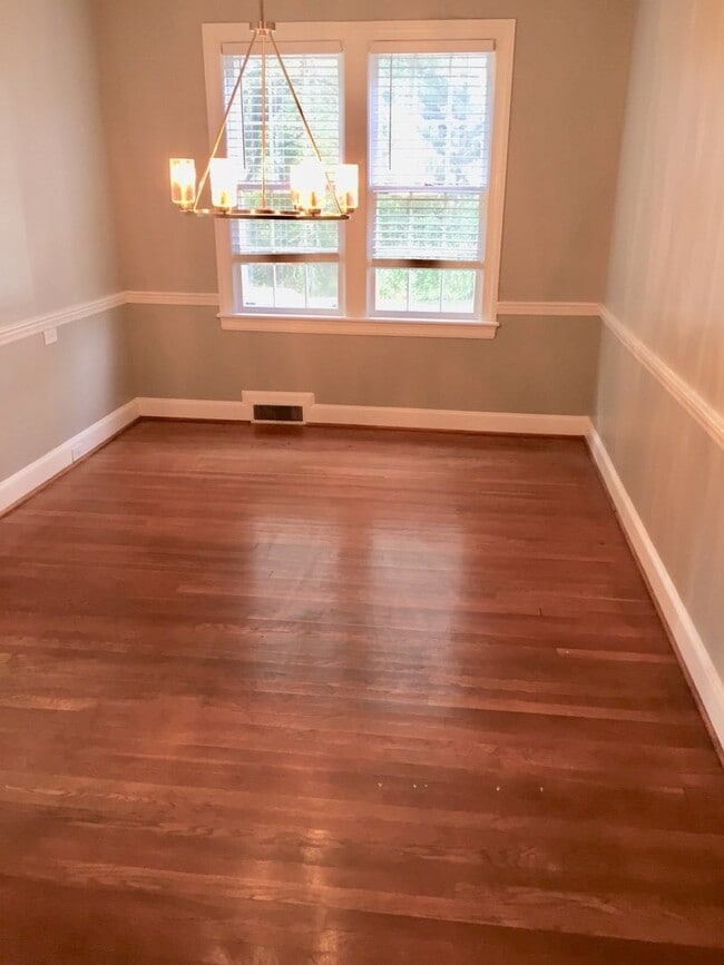 Building Photo - Coming Soon!! 2 Bedroom/ 2 bath Unit! Supe...