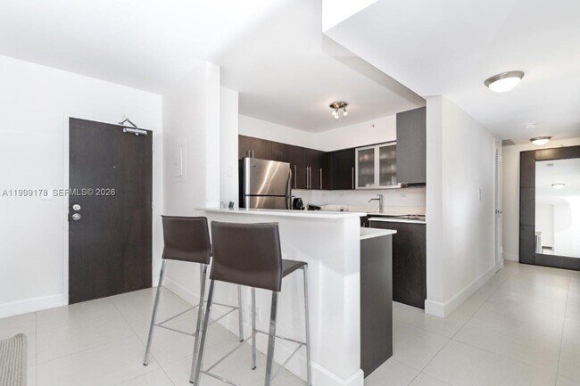 Building Photo - 1500 Bay Rd