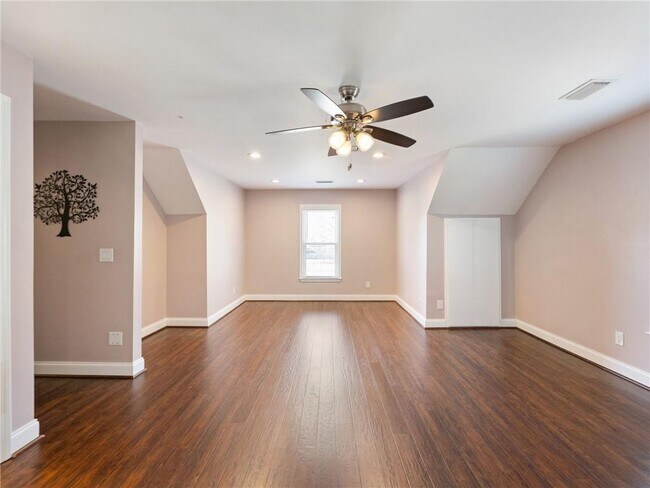 Building Photo - 3965 Hamilton View Way NE