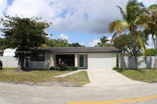 Primary Photo - 2050 N 57th Terrace