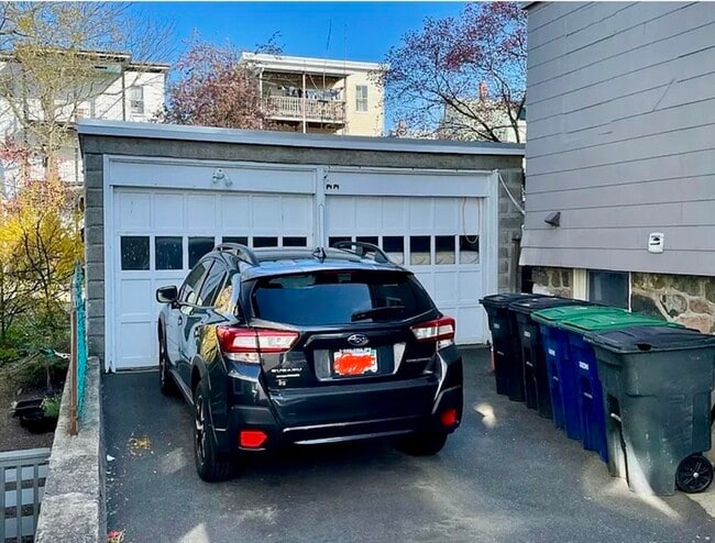 Building Photo - 14 Dow St