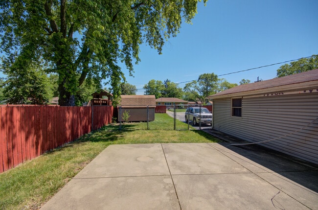 Building Photo - 2024 Plainfield Rd