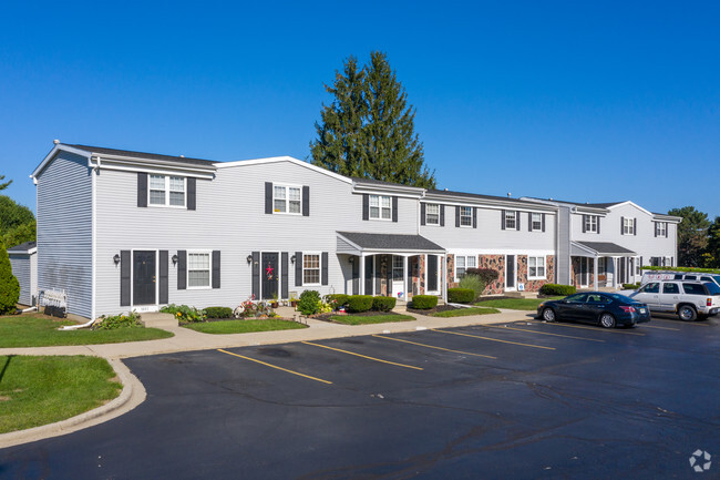 Building Photo - Carriage House Apartments & Townhomes
