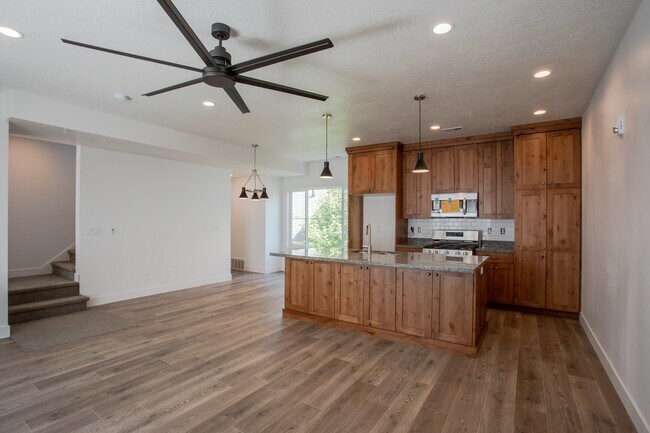 Main living area with 72" ceiling fan and 9 foot ceilings - 361 W Reed Ave