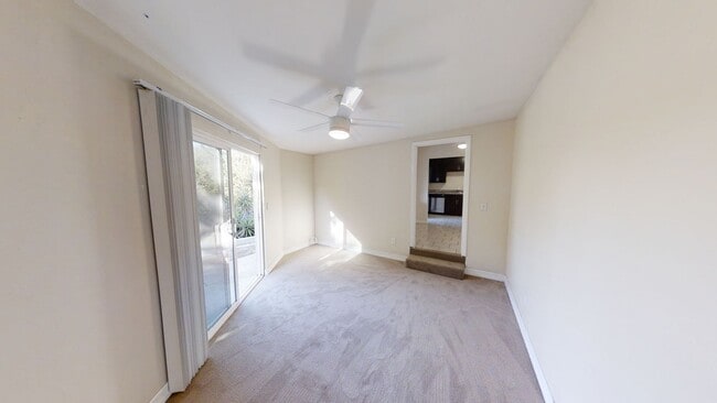 Building Photo - 5BD/2BA on Montezuma with Parking!!
