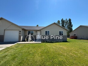 Building Photo - 3920 E Deloy Dr