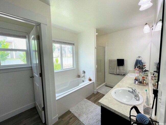 Building Photo - 616 W 4050 N