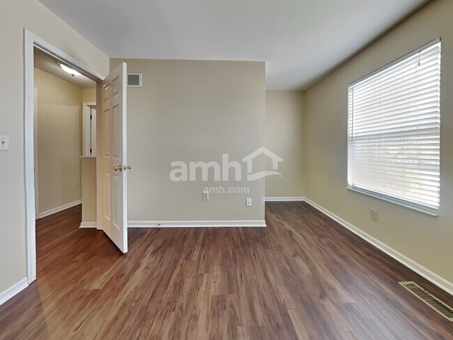 Building Photo - 6443 Lantern Way