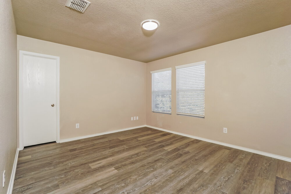 Building Photo - 9331 Maple Silver