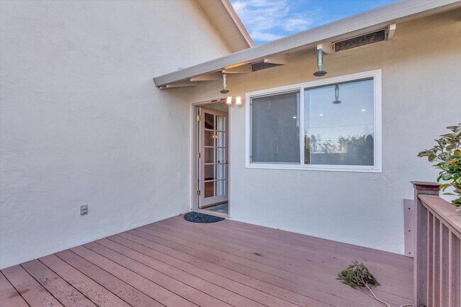 Building Photo - Tri-Level Home in Los Gatos