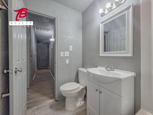 Building Photo - Charming 3 Bed home for lease!