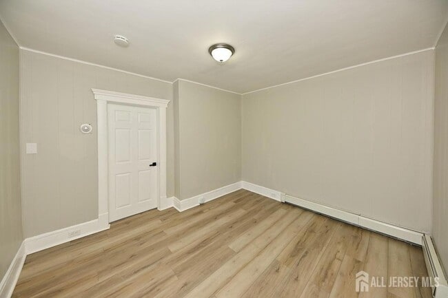 Building Photo - 652 Penn St