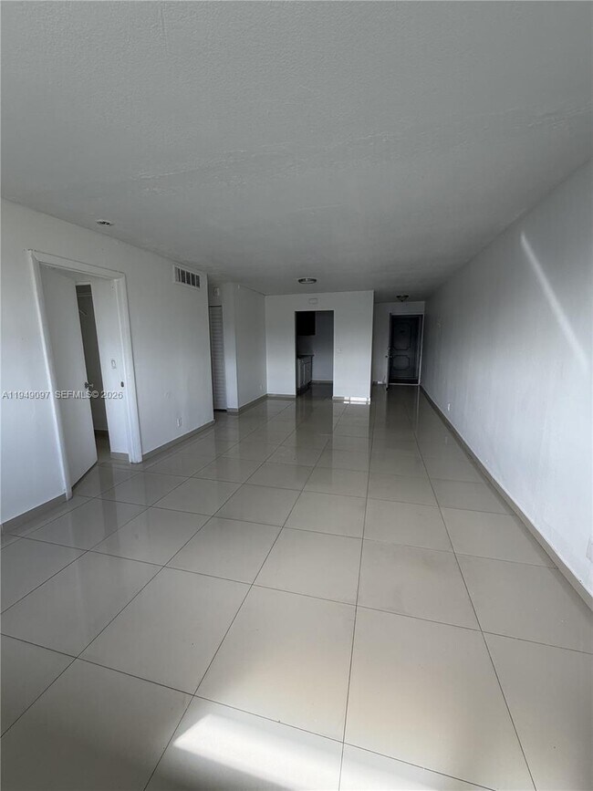 Building Photo - 300 NE 1st Ct