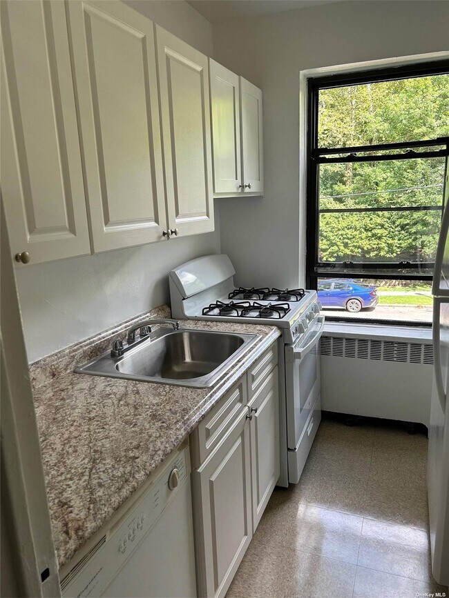 Building Photo - 13 Welwyn Rd