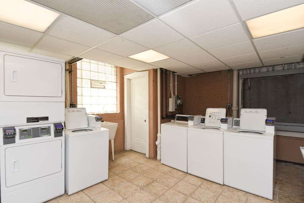 Building Photo - 457 W Melrose St