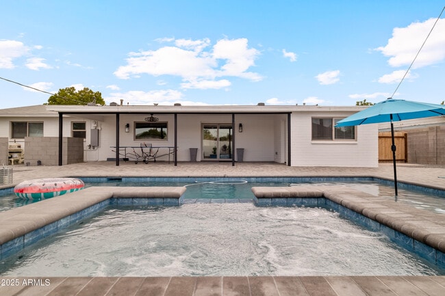 Building Photo - 2546 N 69th Pl